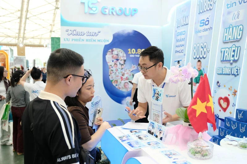 Hội chợ Mùa Thu Khách hàng tham dự Hội chợ mùa thu tại VEC Hà Nội: “Không ngờ nhận được nhiều giá trị đến vậy”