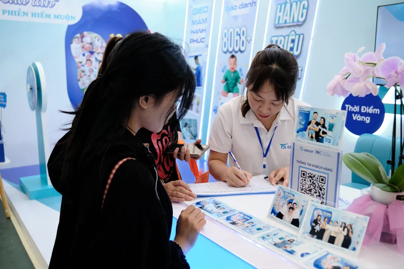 Khách hàng tham dự Hội chợ mùa thu tại VEC Hà Nội: “Không ngờ nhận được nhiều giá trị đến vậy”