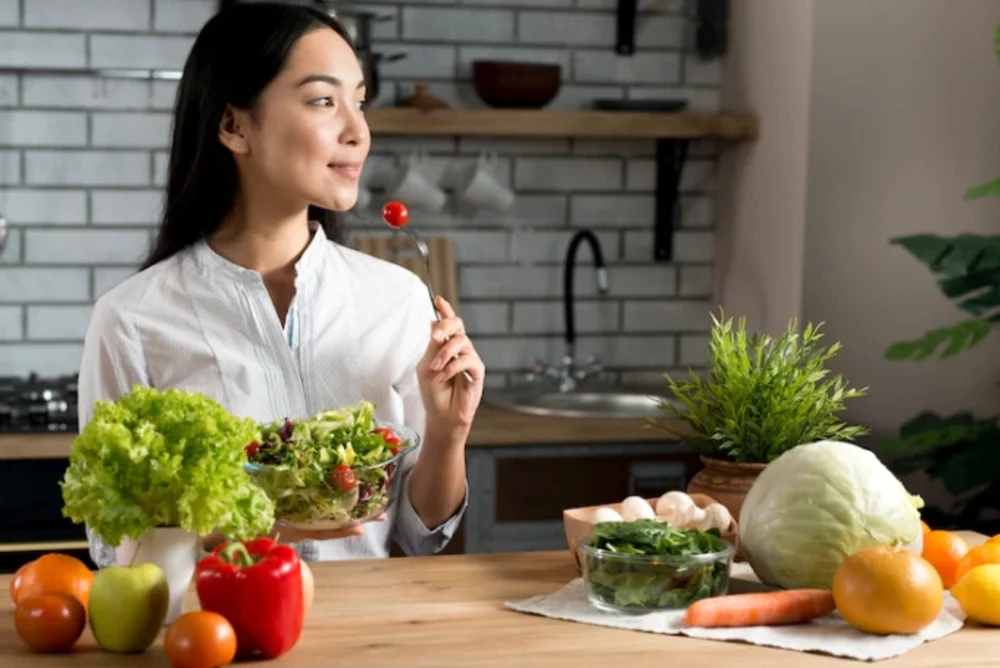 Nữ công nhân thiếu ngủ, ăn uống thất thường – Mối nguy vô hình với sức khỏe sinh sản!
