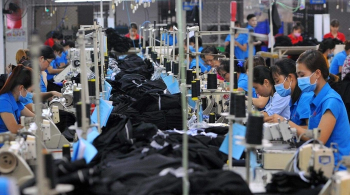 Cách cân bằng sức khỏe sinh sản cho nữ công nhân làm ca đêm