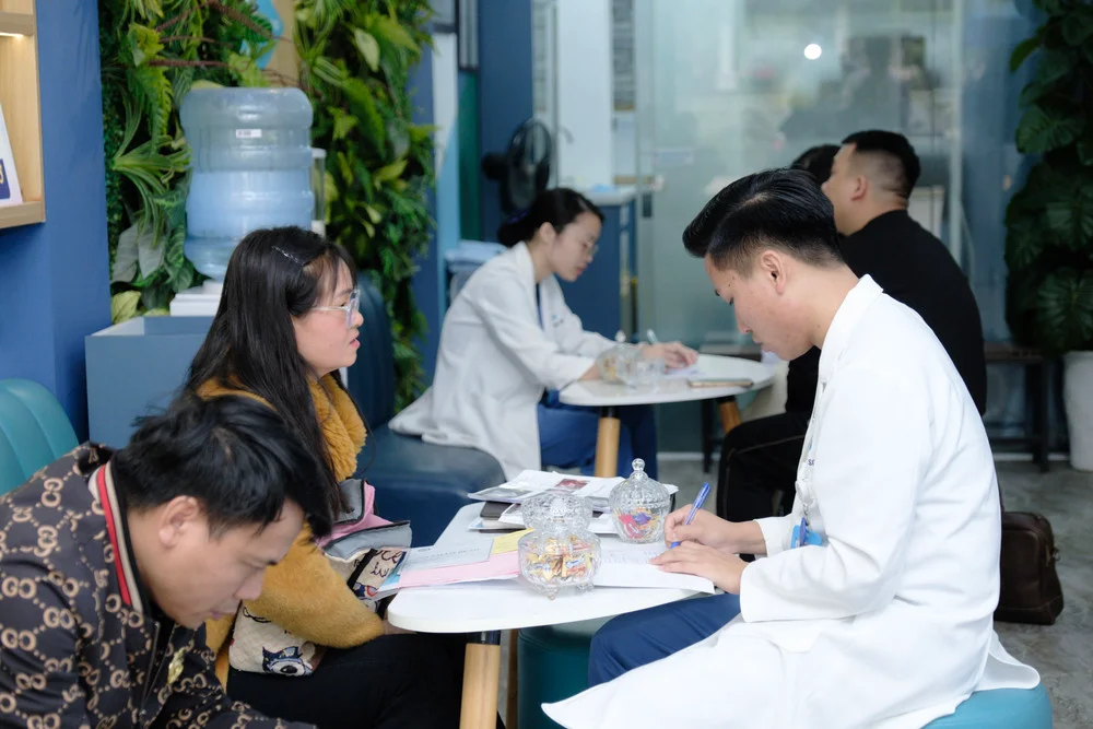 Làm ca đêm lâu năm có gây rối loạn nội tiết, ảnh hưởng đến khả năng thụ thai