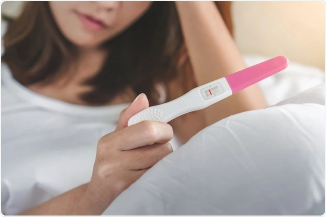Công nhân đứng lâu, làm việc nặng có khó mang thai hơn không